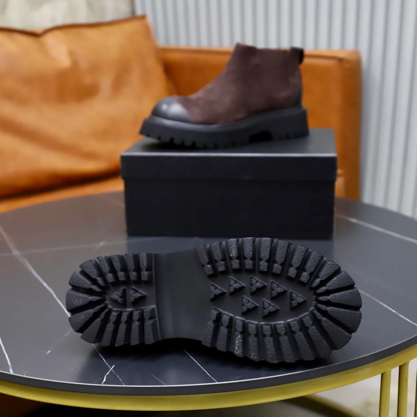 Men's shoes: 580💰🙅‍♂️🙅‍♂️🙅‍♂️ Brand: PRADA Standard code: 38-44 (45 customized) Grade: Same as the official website Material: Original high-grade high-mercerized light Comfortable and breathable pigskin lining Non-slip soft wear-resistant outsole Style category: Men's fashionable casual boots Distinguished luxury brand elements Top luxury Color: actual picture color